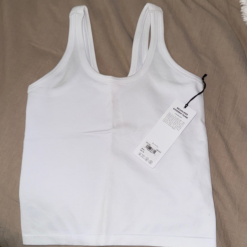 Alo yoga seamless chosen tank top 

Color white 

Size medium